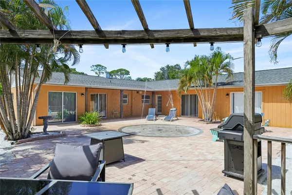 8479 PINEWOOD RD