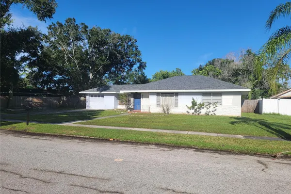 218 CRESCENT CT