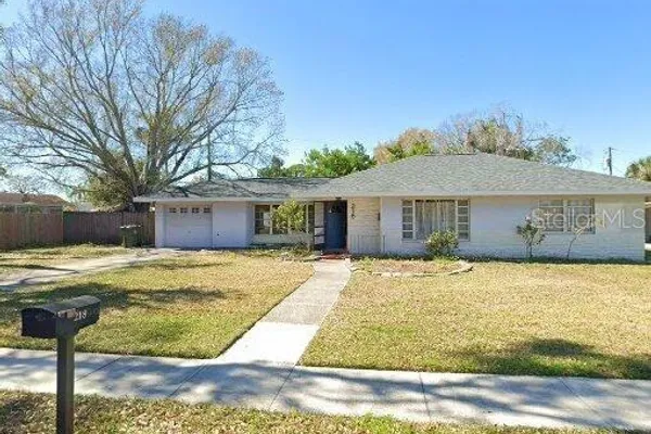 218 CRESCENT CT