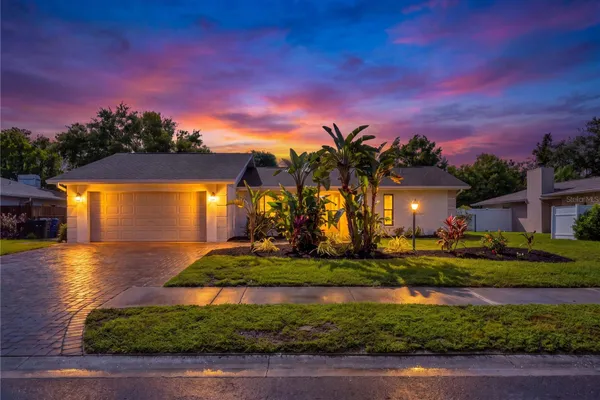 2014 COUNTRY MEADOWS LN