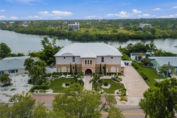 908 BAYSHORE DR