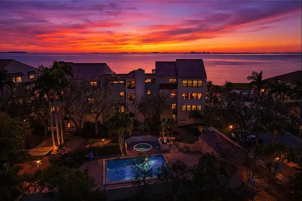 4565 BAY CLUB DR 27