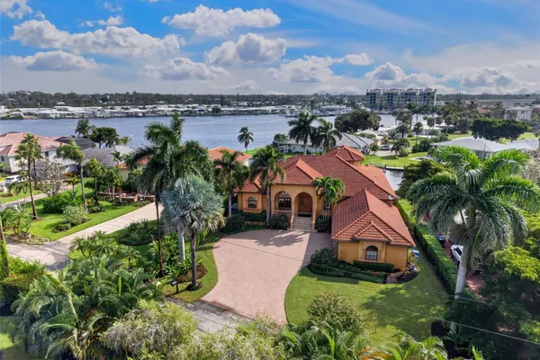 316 W BAY DR