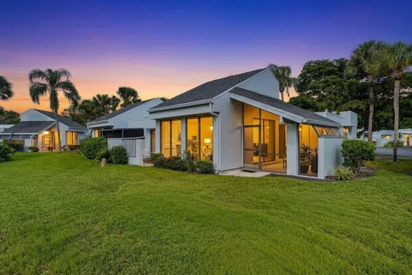 2319 LAKESIDE MEWS B3
