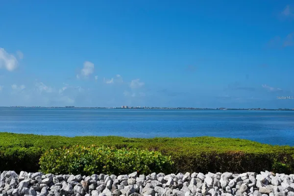 4533 BAY CLUB DR