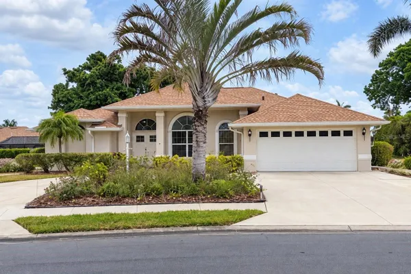 393 VISTA WOOD DR