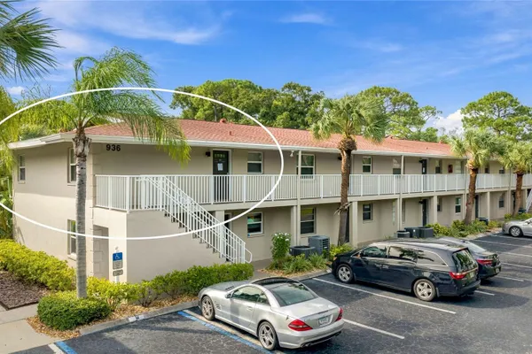 936 LA COSTA CIR 10