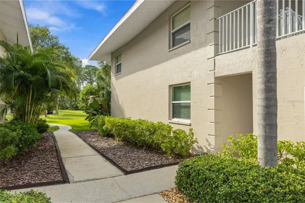 936 LA COSTA CIR 10