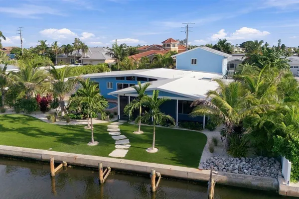 528 KEY ROYALE DR