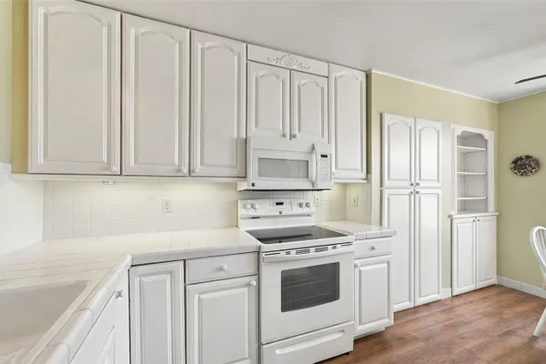 4550 PINEBROOK CIR 203