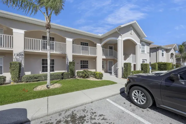 11644 SW EGRET CIR 1307