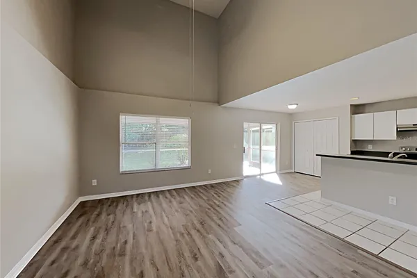 2184 HEATHWOOD CIR