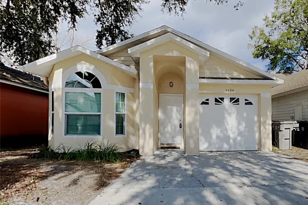 1604 CHATHAM CIR