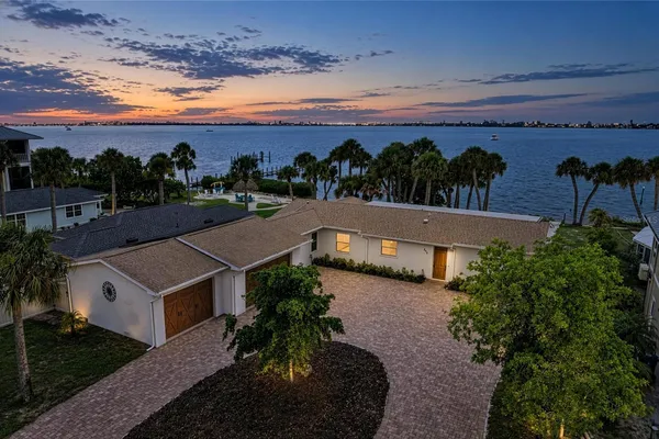 211 BAHIA VISTA DR
