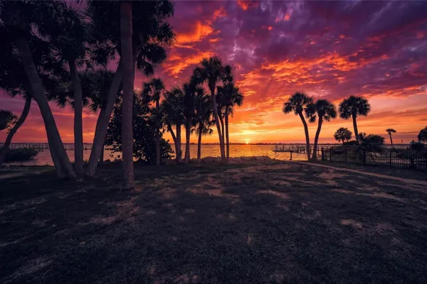 211 BAHIA VISTA DR