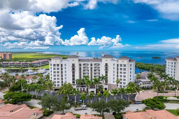 3313 SUNSET KEY CIR 402