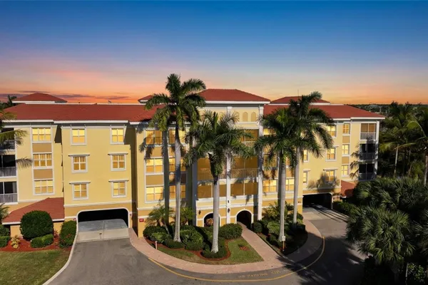 255 W END DR 1408