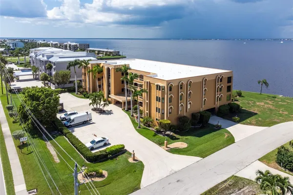 1601 PARK BEACH CIR 136/18