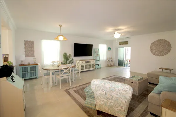 3885 COBBLESTONE LN