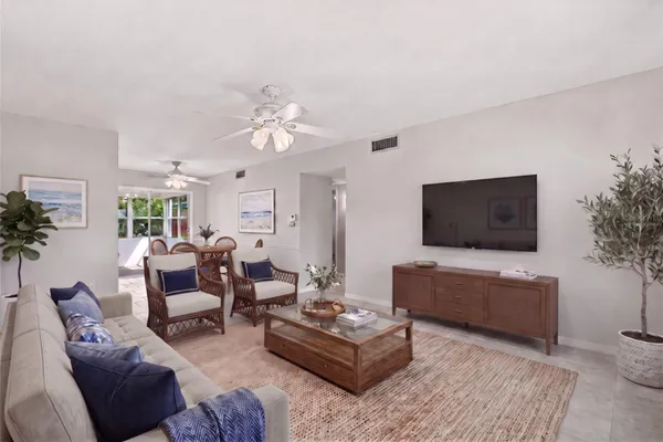 4158 TAMIAMI TRL P4