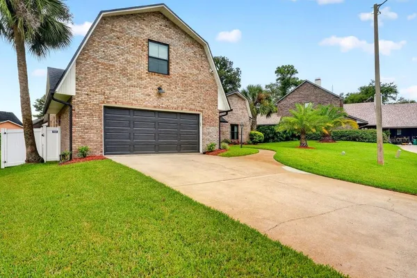 3 FOX HOLLOW DR