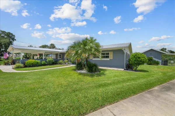 209 RIVER DR