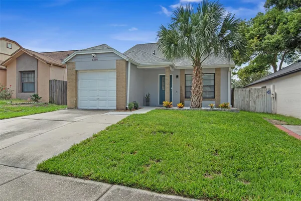 1216 PIN OAK DR
