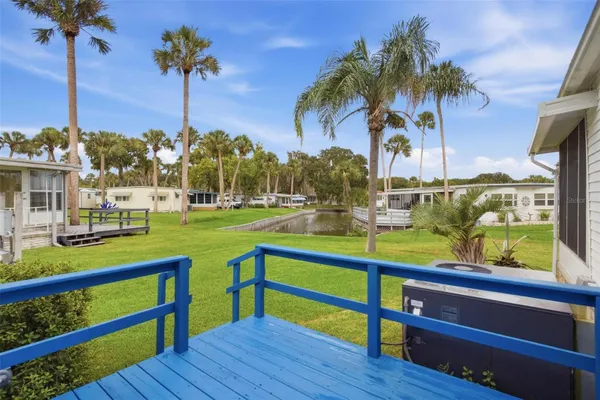 33 COCOS PLUMOSA DR