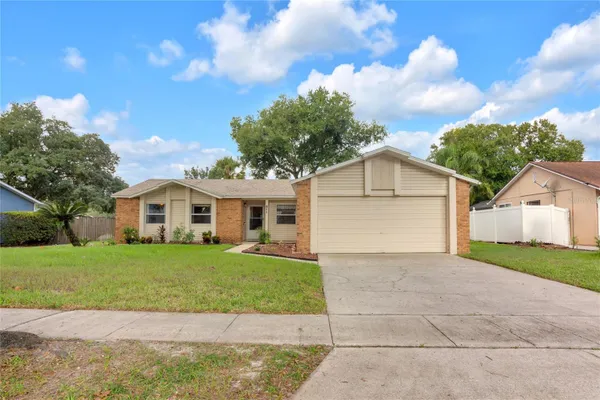 611 SHERWOOD OAKS CIR