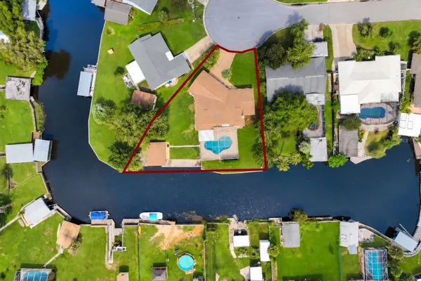 1627 CANAL CT