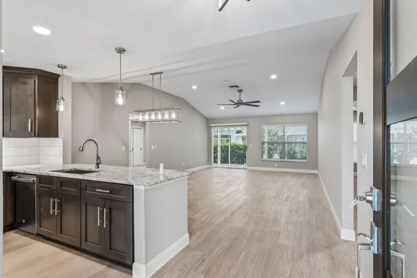 206 DESOTA CT