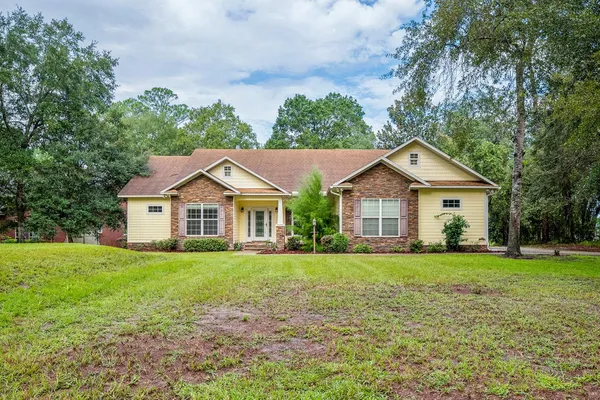 486 LAKESHORE DR