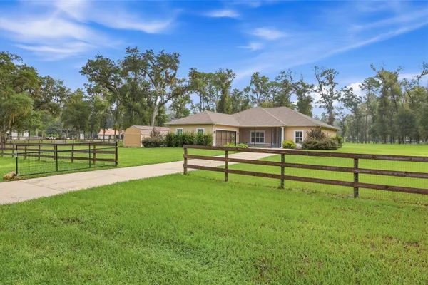 16 LAKESIDE DR