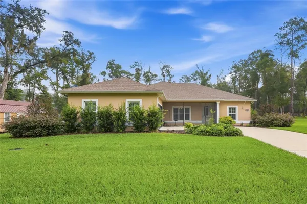 16 LAKESIDE DR