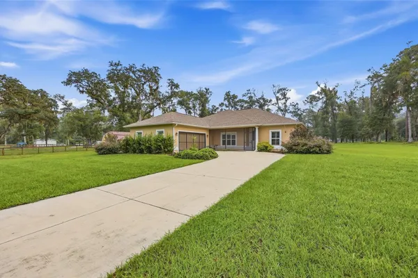 16 LAKESIDE DR