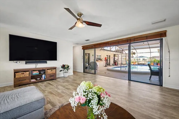 124 ANCHOR DR