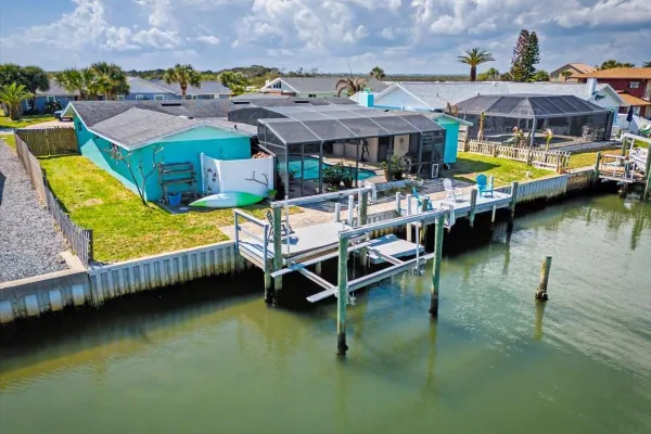124 ANCHOR DR