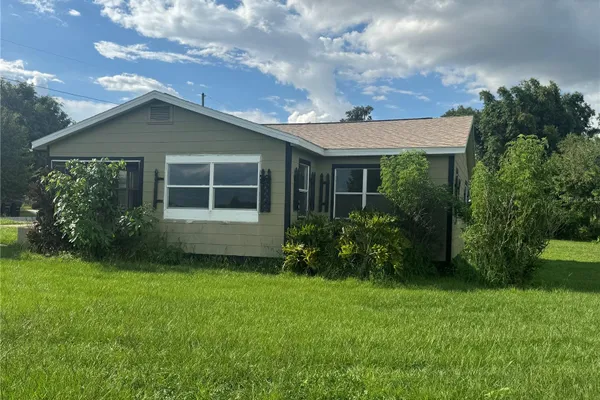 4 LAKEVIEW AVE