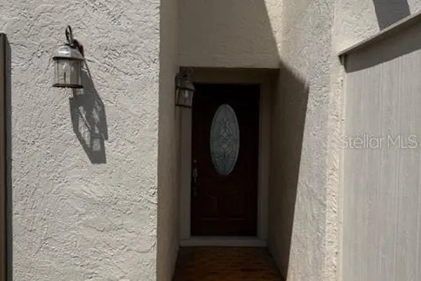 400 S HOWARD AVE