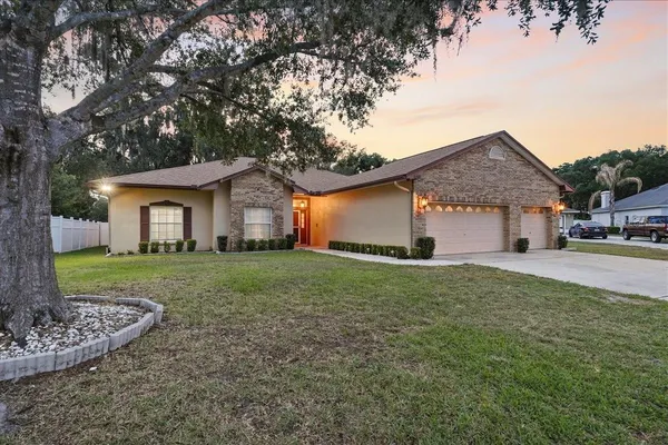 448 LAKE HARRIS DR