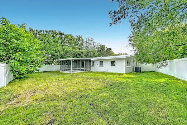 304 SUNNYHILL LN