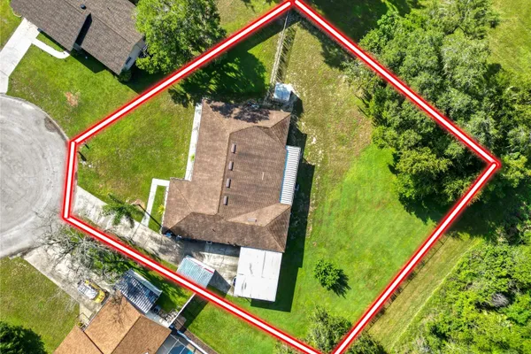 1127 PINECREST DR
