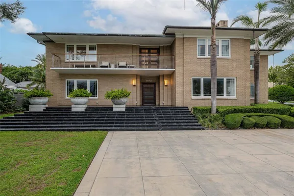 995 LAKE HOLLINGSWORTH DR