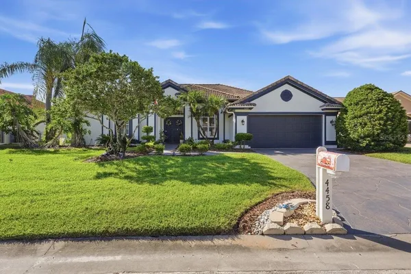 4458 FAIRWAY OAKS DR