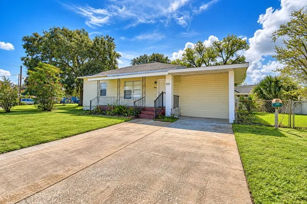 201 LAKE DALE DR
