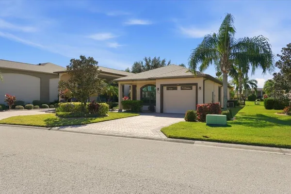 733 MEANDERING WAY