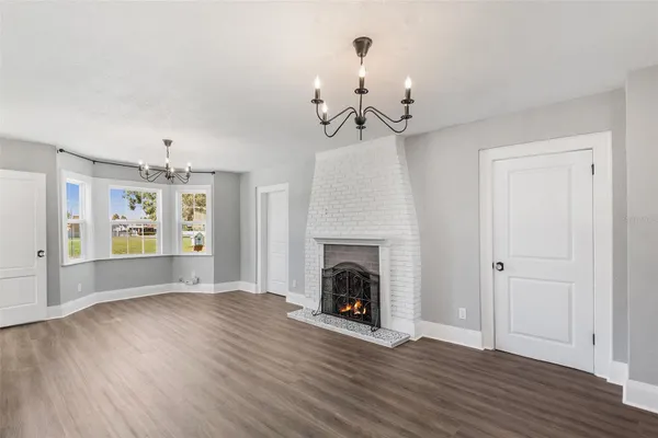 807 INTERLACHEN PKWY
