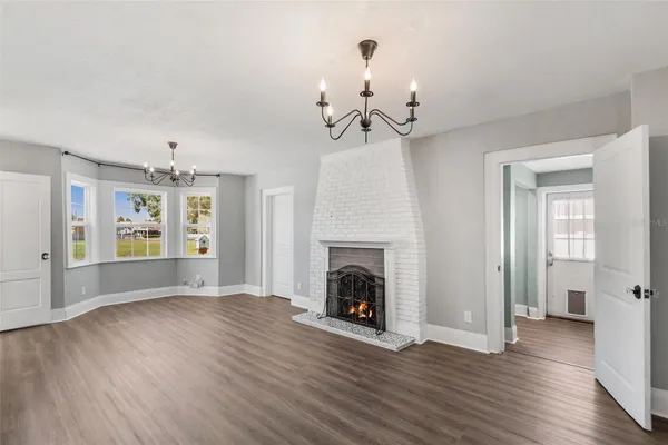 807 INTERLACHEN PKWY