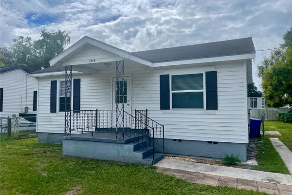 1811 E MAIN ST