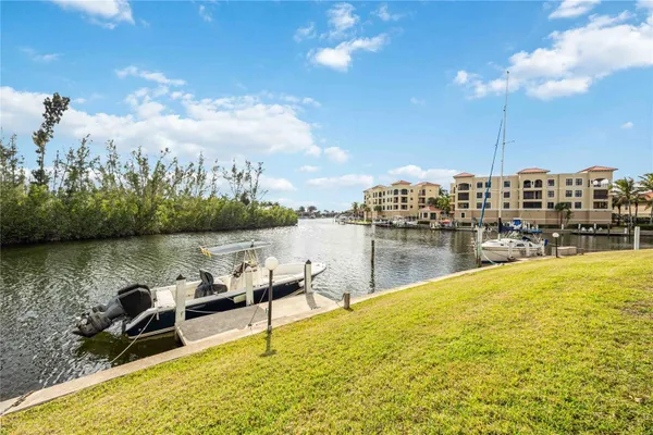 3256 WHITE IBIS CT 324